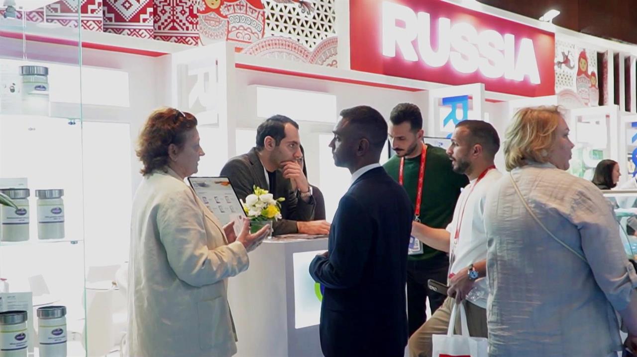 На выставке Gulfood в Дубае участвуют около 140 компаний из РФ - производителей продуктов питания. смотреть онлайн