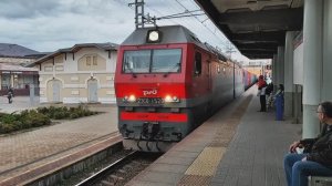 Проезд огромного товарного поезда