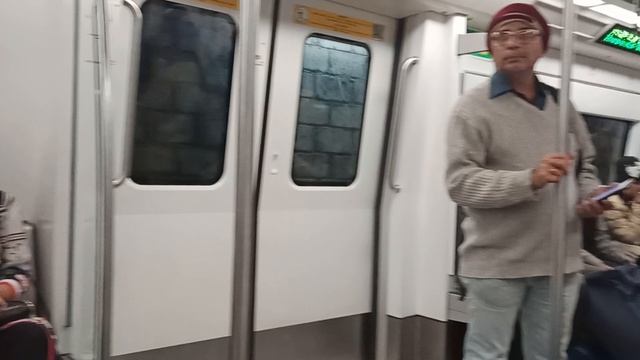 В метро в Дели! смотреть онлайн