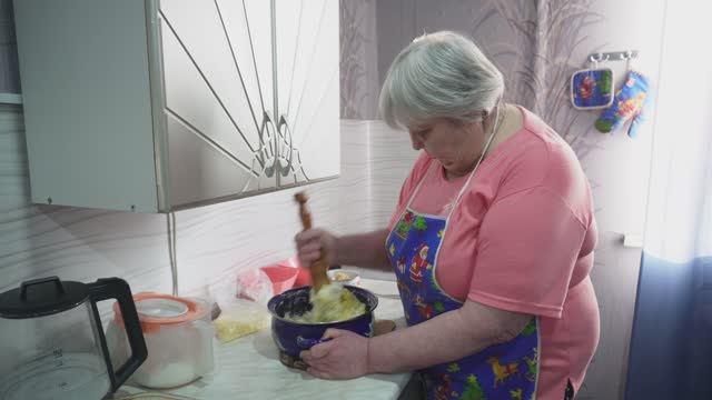 Не верил что так будет вкусно! Шикарный рецепт от мамы мудрой пенсионерки смотреть онлайн