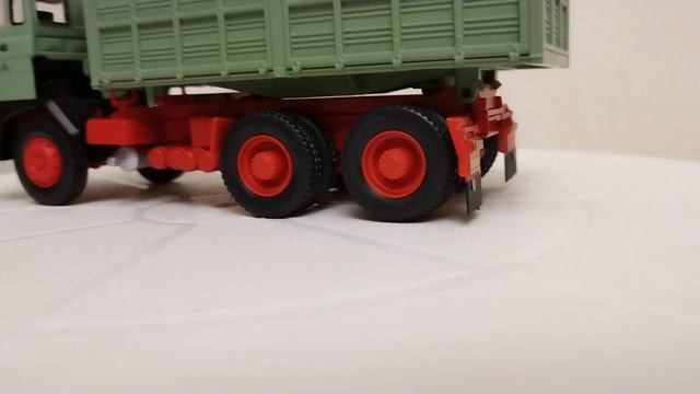 В СССР поставлялся в виде автобуса: самосвал RABA F26