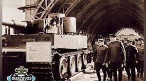 "История имеет свойство повторяться"
Москвичи осматривают трофейный немецкий танк В кадре танк .