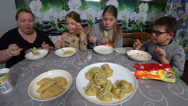 мукбанг. налепили манты и вареники с картошкой смотреть онлайн