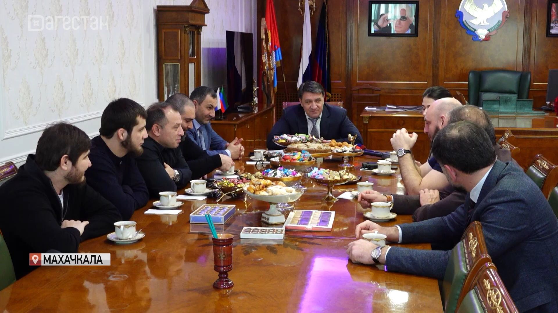 Мэр Махачкалы наградил героев, спасших утопающих смотреть онлайн