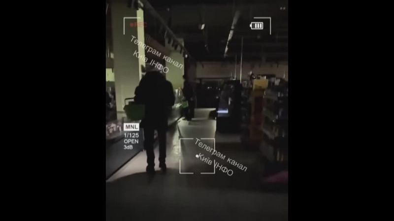 В киевские магазины надо ходить с фонариками