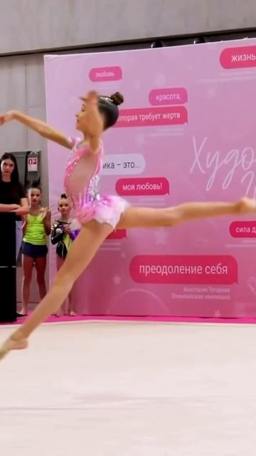 Невероятно нежная Арина Лебеденко в купальнике работы нашей мастерской смотреть онлайн