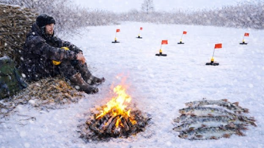 Выживаю на реке во время сильного снегопада. Бушкрафт, рыбалка. смотреть онлайн