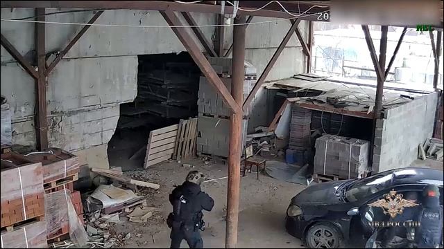 В Подмосковье полицейские задержали подозреваемых в краже более 30 тонн авиационного топлива смотреть онлайн