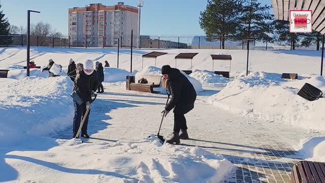Вязьма активно сражается со снежным пленом! смотреть онлайн