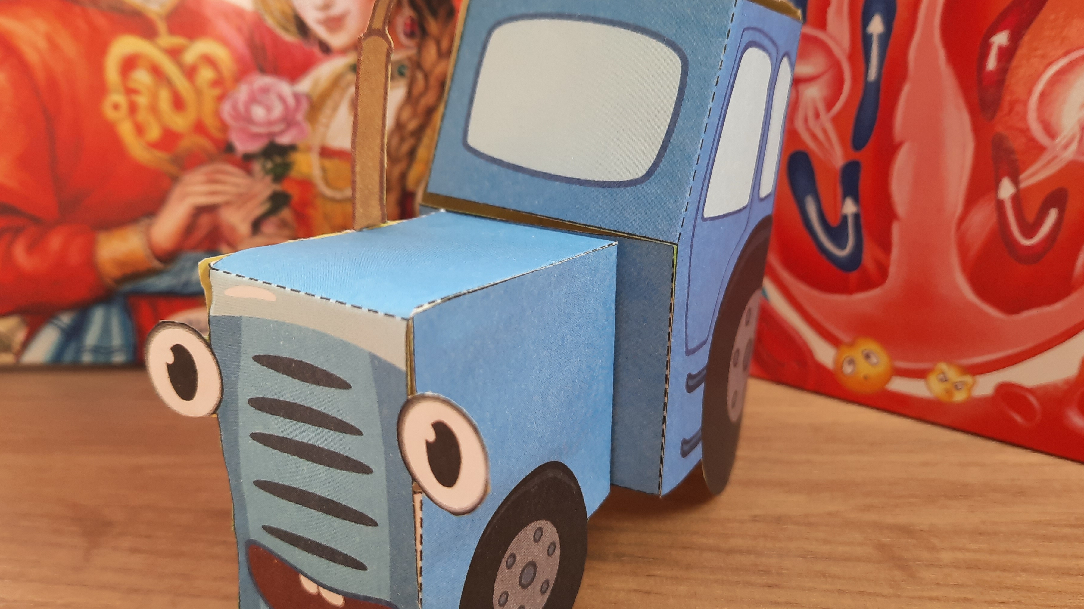 Синий трактор / Поделка из бумаги смотреть онлайн