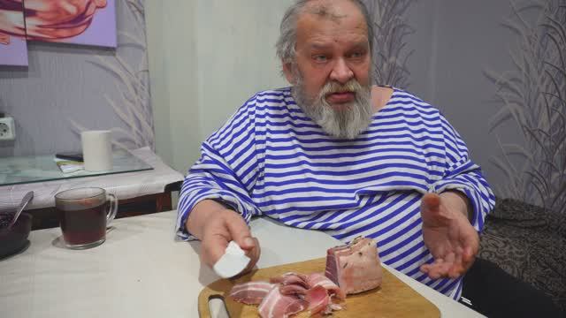 Не можем жить без покушать Суровые сибирские будни пенсионеров смотреть онлайн