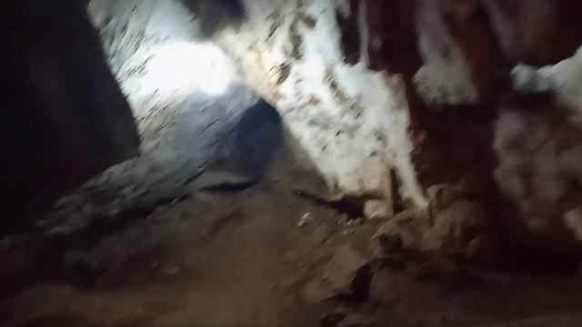 Гл.4 Удивительный храм Wat Tham Khao Pun в пещере в  Канчанабури