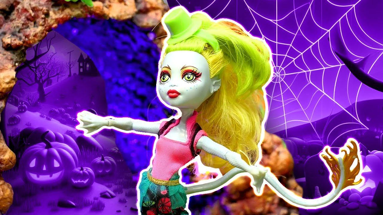 Влог куклы Барби – Барби превратилась в злую ведьму! Игры для детей на Хэллоуин смотреть онлайн