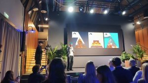 Артемий Лебедев презентует разработанный им новый логотип Пулково