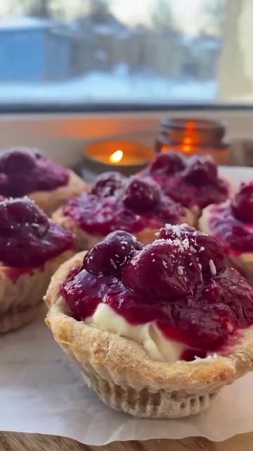 ПП-корзинки с нежным кремом и джемом из вишни