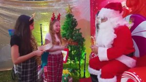 Настя и Ева устроили новогодний челлендж красный VS золотой