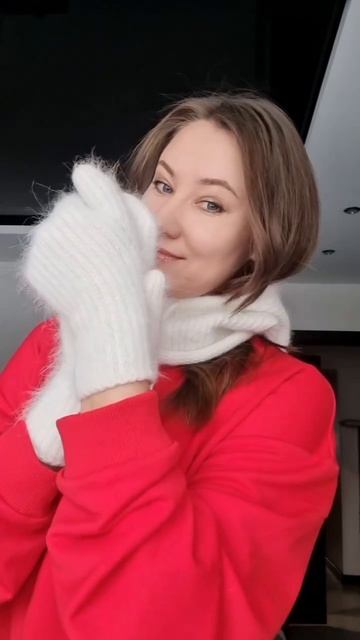 В комплект к варежкам связала капор из Пуха норки смотреть онлайн