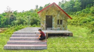 Лестницу выкладываю плиткой. Пол выложен галькой. Строю дом. Серия 6. Ли Фук Ви