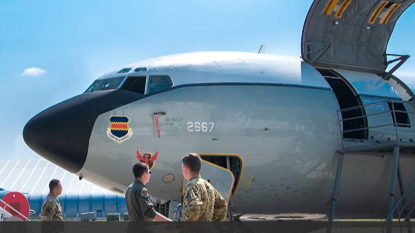 СМИ сообщили о прибытии самолета по ядерному мониторингу из США в Британию смотреть онлайн