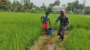 МАЛЬЧИК ЛОВИТ КРУПНУЮ РЫБУ НА ОСТРОГУ