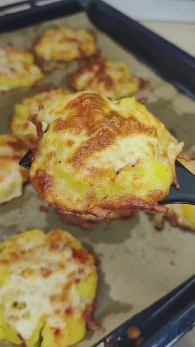 🧀 Запечённый картофель с моцареллой #ужины #обеды #горячее смотреть онлайн