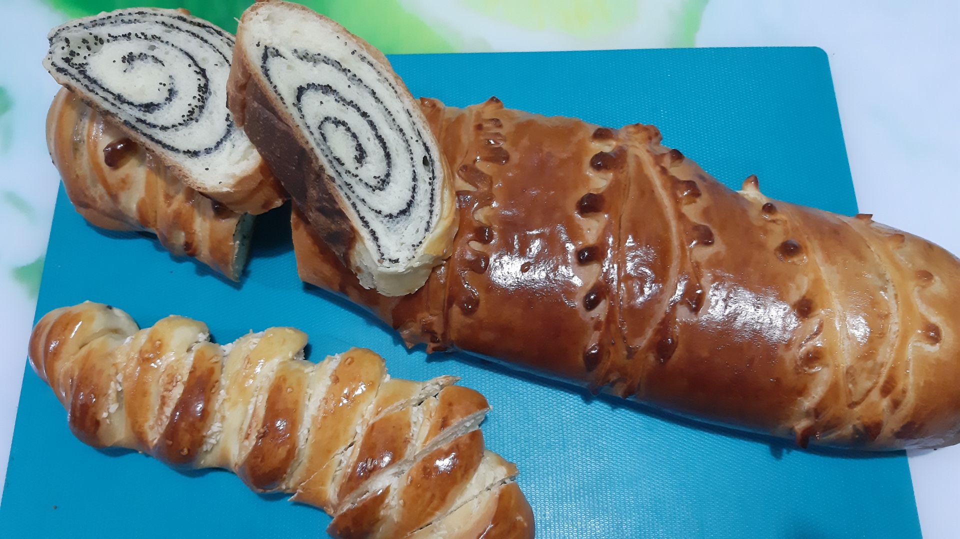 Готовим сдобное тесто и печем маковый рулет. Видео из архива. смотреть онлайн