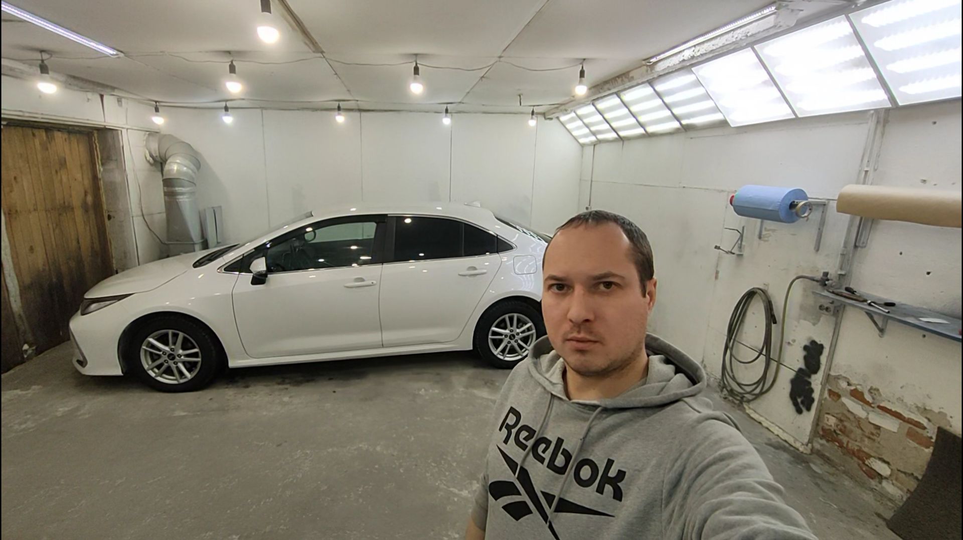 Toyota Corolla: вытяжка задка покраска нового бампера