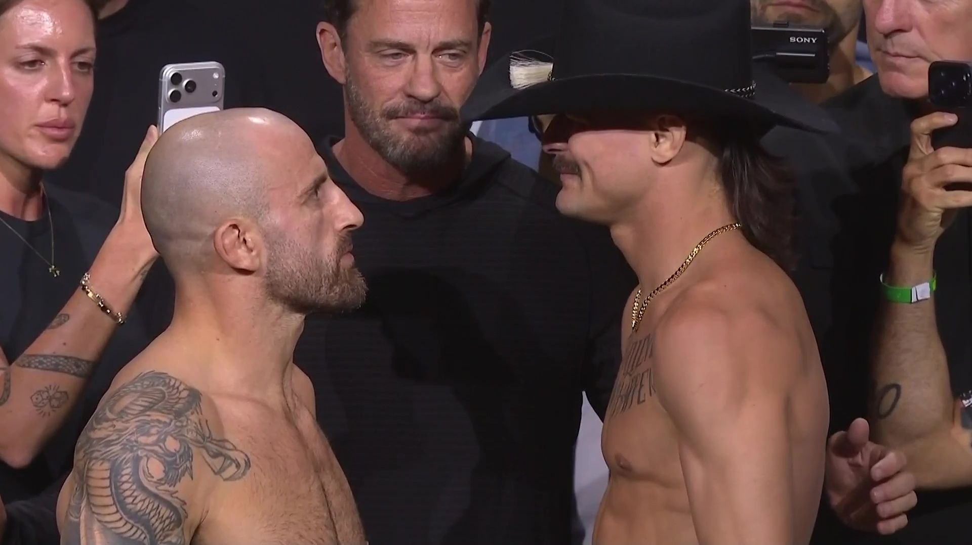 UFC 325: Битвы взглядов и финальные слова смотреть онлайн