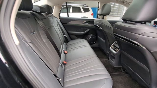 HONGQI H5 Deluxe+ смотреть онлайн