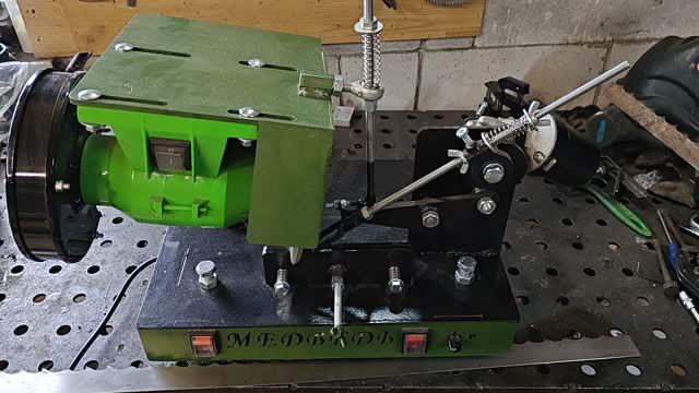 Заточной станок для ленточных пил . смотреть онлайн