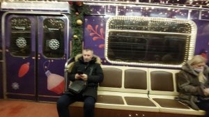 Новогодние поезда метро Москвы. Какая красота внутри