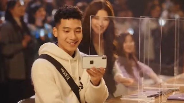 привет мы группа Lunar stars и это наш первый фан сайн.