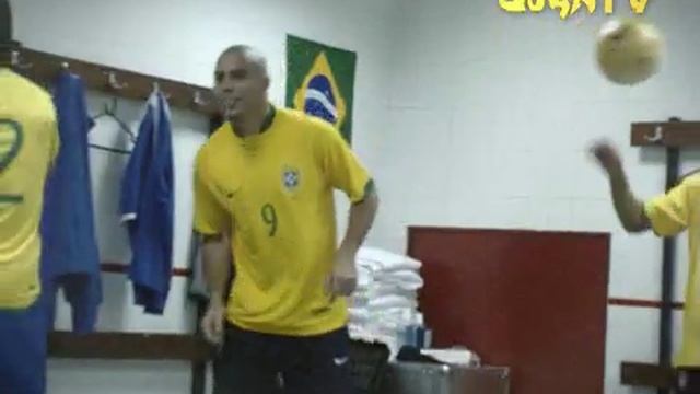 Nike - Joga Bonito. Brazil (Ronaldinho, Ronaldo, Roberto Carlos) (2006) смотреть онлайн
