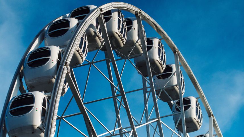 Два колеса обозрения в Петербурге выставили на открытую продажу смотреть онлайн