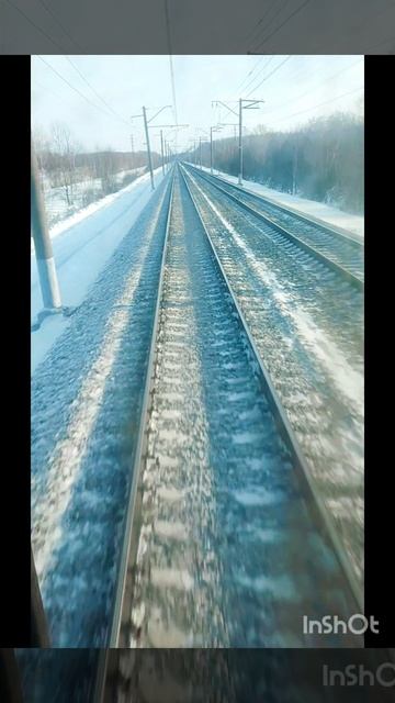 Вид из последнего вагона поезда. Рельсы, редьсы, шпалы, шпалы. смотреть онлайн
