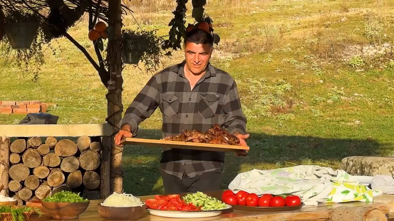 Готовим шаурму из целого 100-килограммового Быка на вертеле! Великое блюдо для всех детей смотреть онлайн