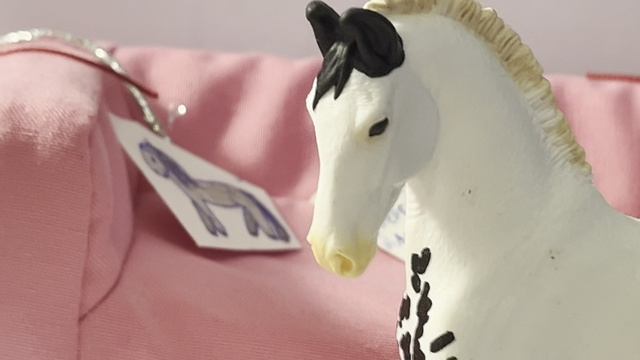Лошади shleich играют в правду или действие.