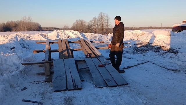 Расчищаем снег Трактором ДТ 75 готовим площадку под эстакаду. Привезли ЗАЗ 968М  перевозим в гараж