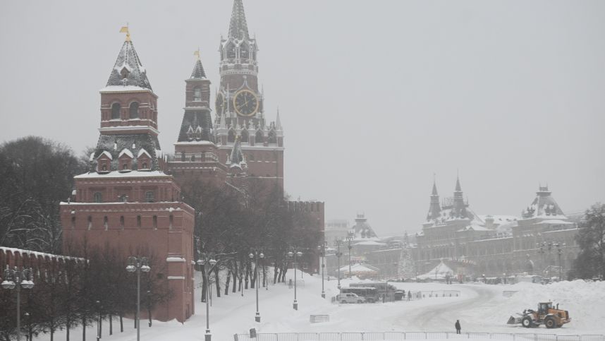 Морозная экзотика: иностранцы приезжают в Россию посмотреть на снег смотреть онлайн