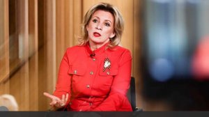 Захарова прокомментировала демонтаж русских надписей на военном мемориале в Киеве