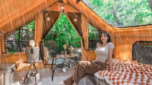 Романтический кемпинг под проливным дождём в надувной палатке.