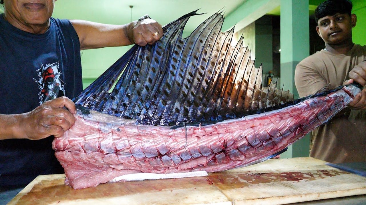 Жареный парусник из Индийского океана - уличная еда Шри-Ланки смотреть онлайн