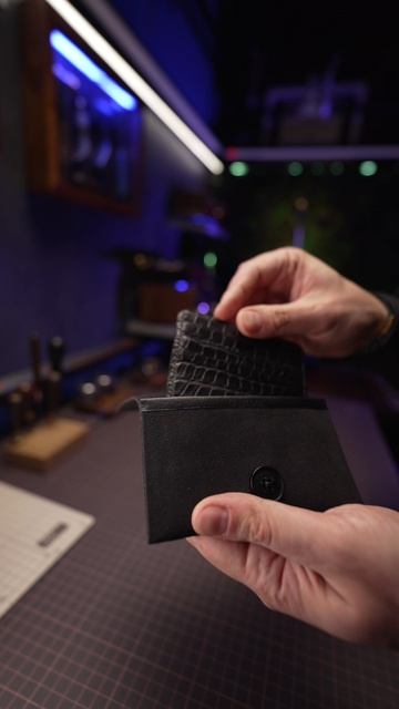 Картхолдер из крокодила Black+Black