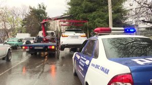 В Сочи эвакуировали 30 неправильно припаркованных автомобилей