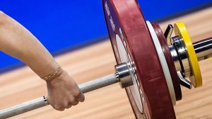 Российских тяжелоатлетов до 23 лет допустили до соревнований с флагом и гимном