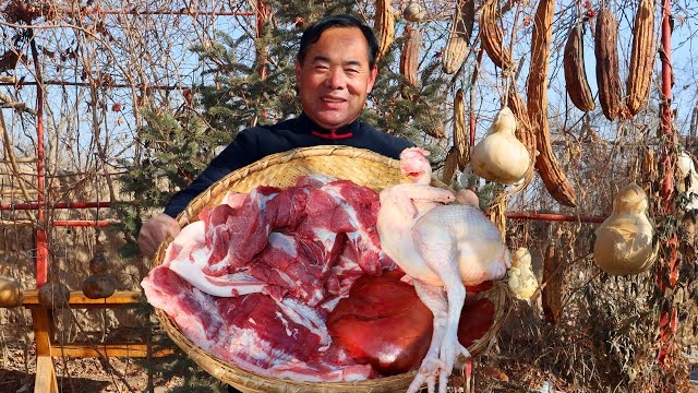 Лучшее угощение! Свиная грудинка, окорок, печень на пару с цельным куриным бульоном смотреть онлайн