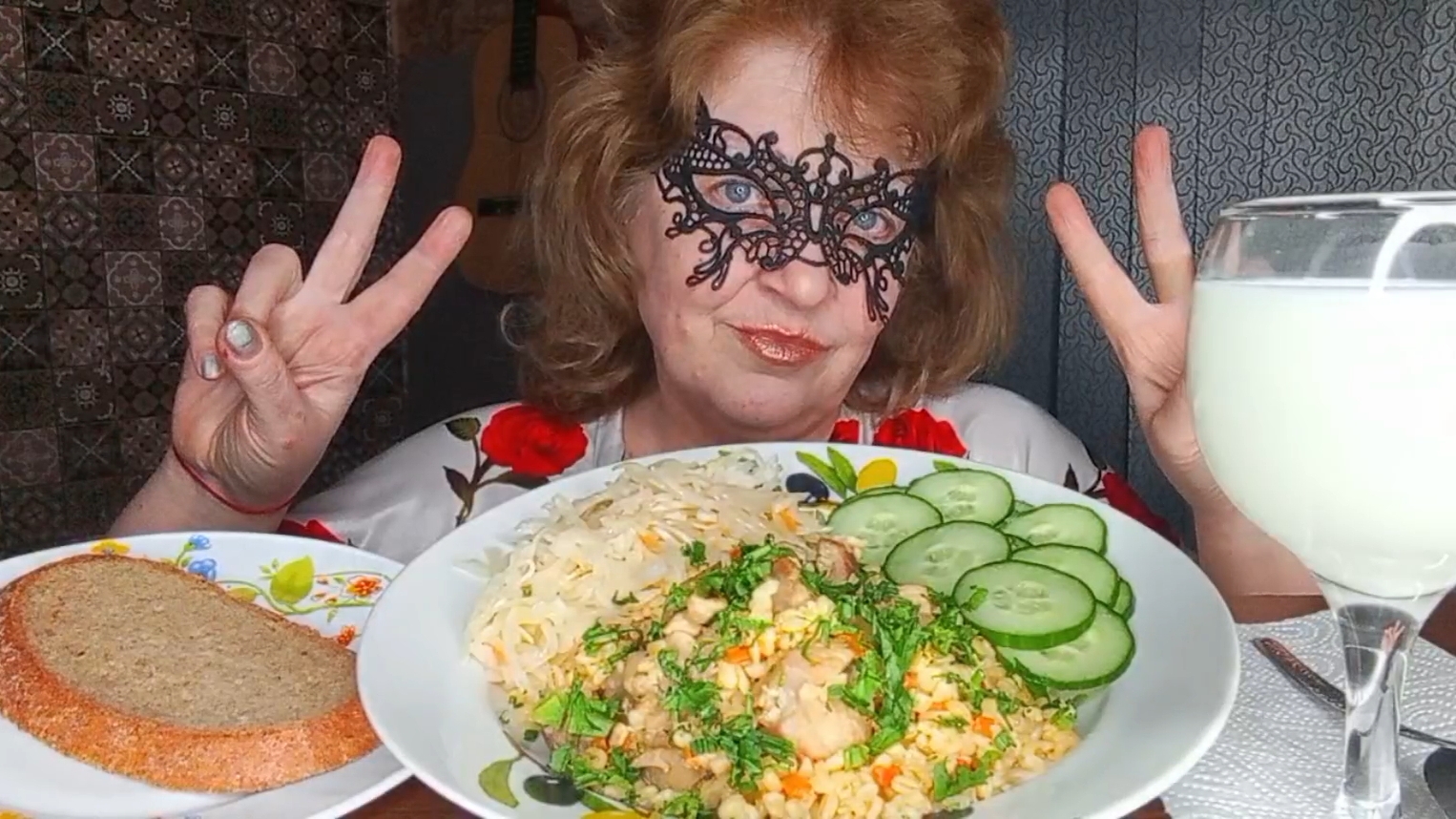 МУКБАНГ Булгур ИНДЕЙКА огурец и ЦЕЛЬНОЗЕРНОВОЙ хлебЕц! Мужa "СЪЕЛА" Замуж по ЗАЛЁТУ смотреть онлайн