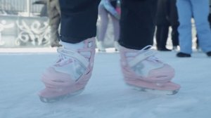 Зимой - коньки, летом - мяч: в Марьине открыли круглогодичную спортплощадку