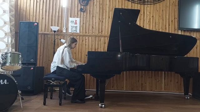 Г. Огородникова Попурри на тему военных песен исполняют И. Кеняйкина и Полина Шаманская