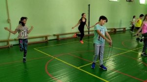 Прыжки на скакалке разными